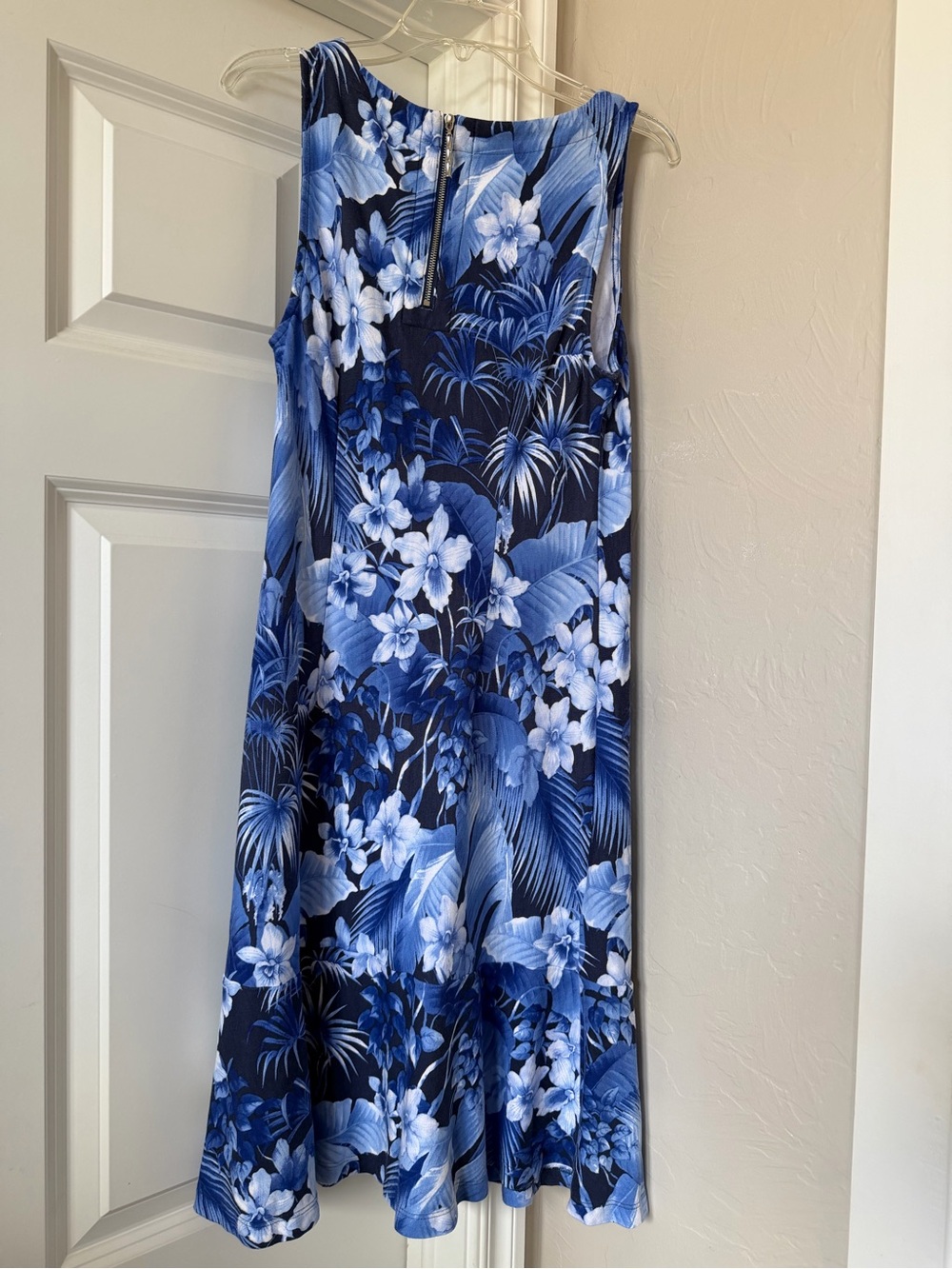 Tommy Bahama Blue and White Tropical sundress size XS - Picture 3 of 7